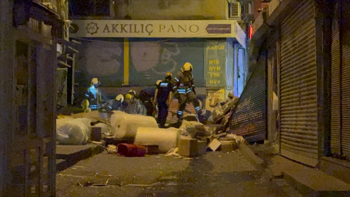 Beyoğlu'nda Patlama Sonrası Kısmi Bina Çökmesi