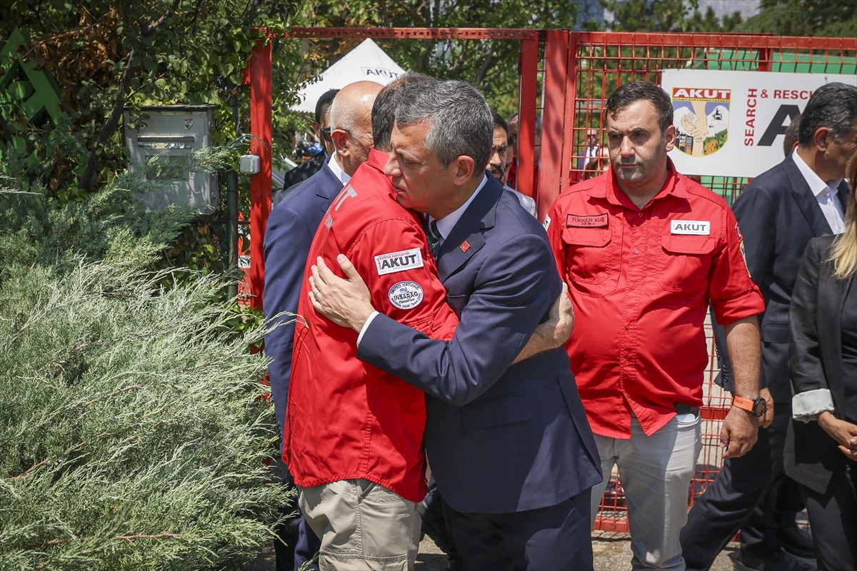 Özgür Özel'den AKUT'a Anlamlı Taziye Ziyareti