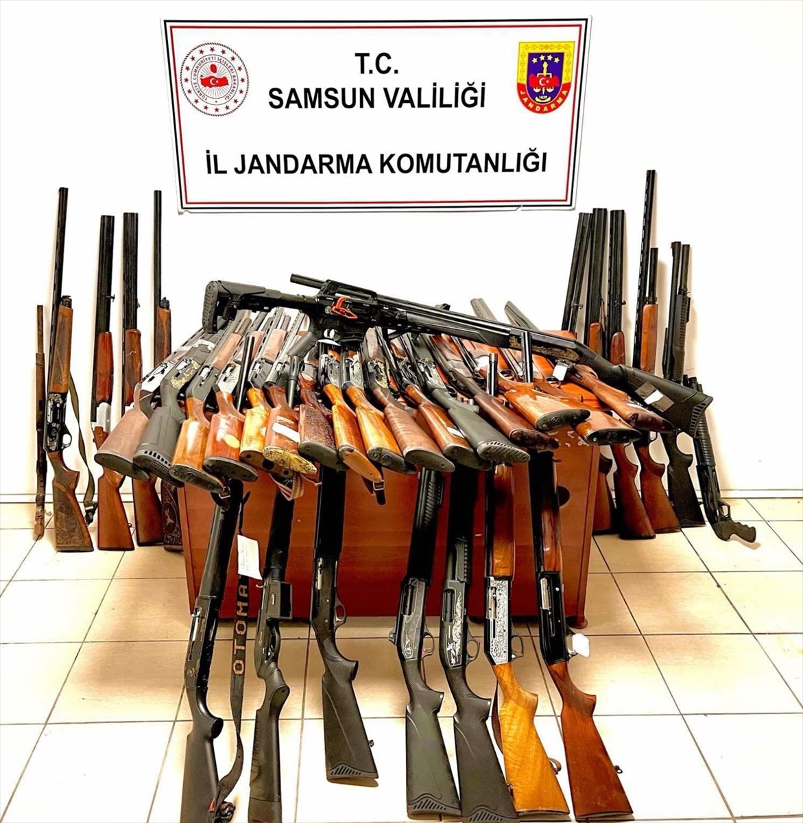 Samsun'da Kaçak Silah Operasyonunda 2 Zanlı Ele Geçirildi