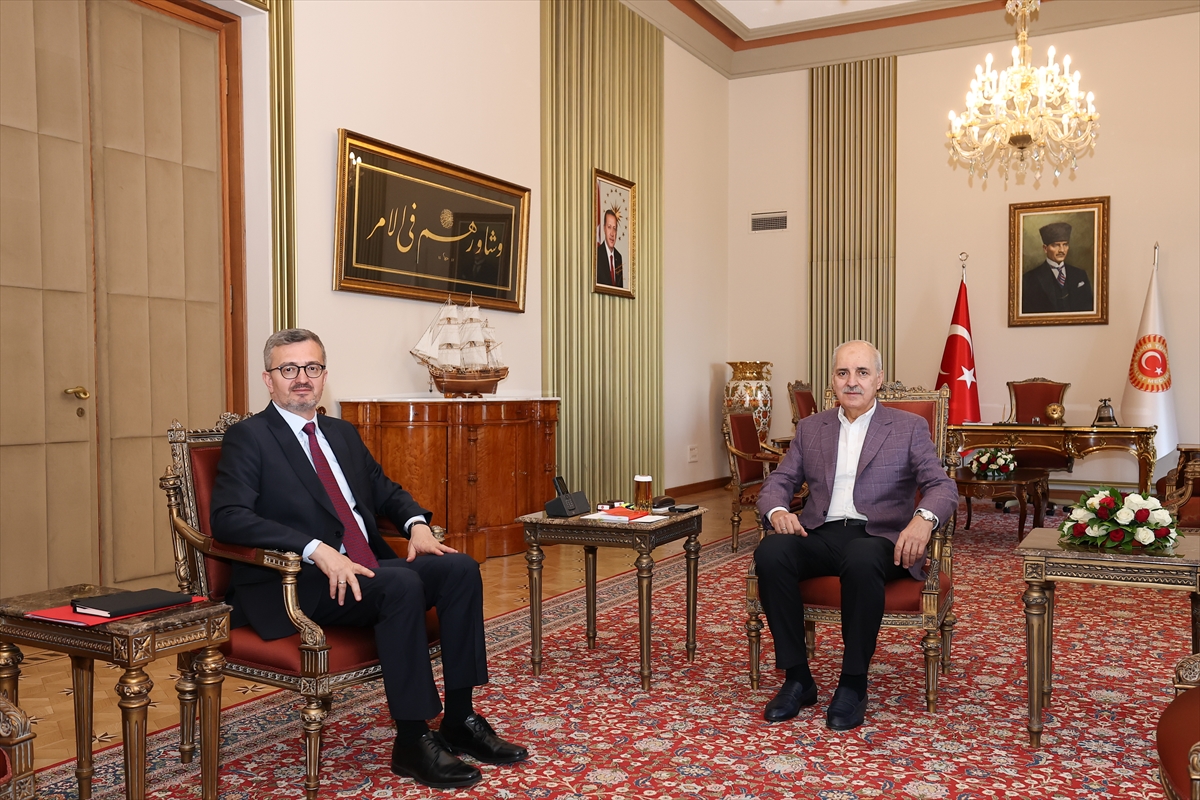 TBMM Başkanı Kurtulmuş'un Önemli Kabulü: Burhanettin Duran'la Görüşme Yaptı