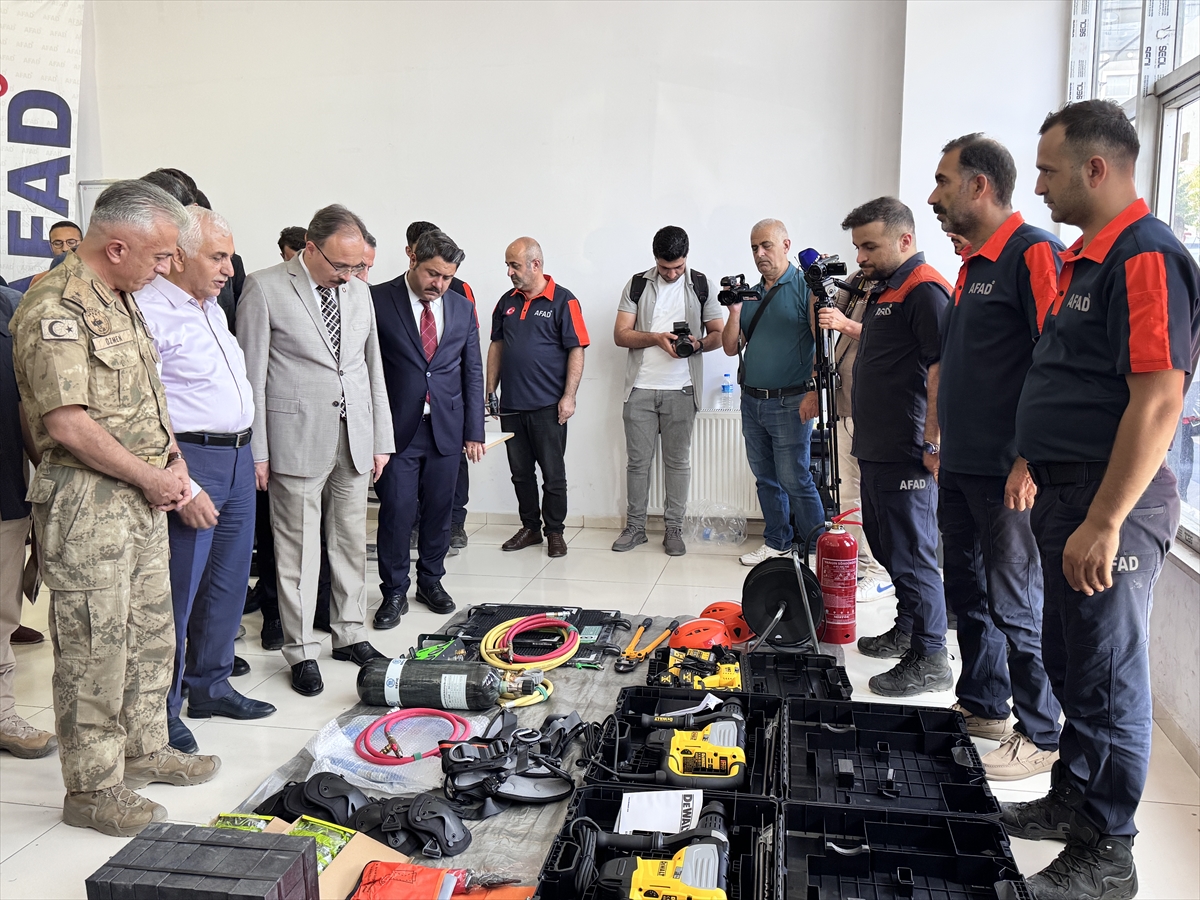 Siirt'te Gönüllülük Hareketi Güçleniyor: AFAD Destek Gönüllülerine Kimlik Kartı Teslim Edildi