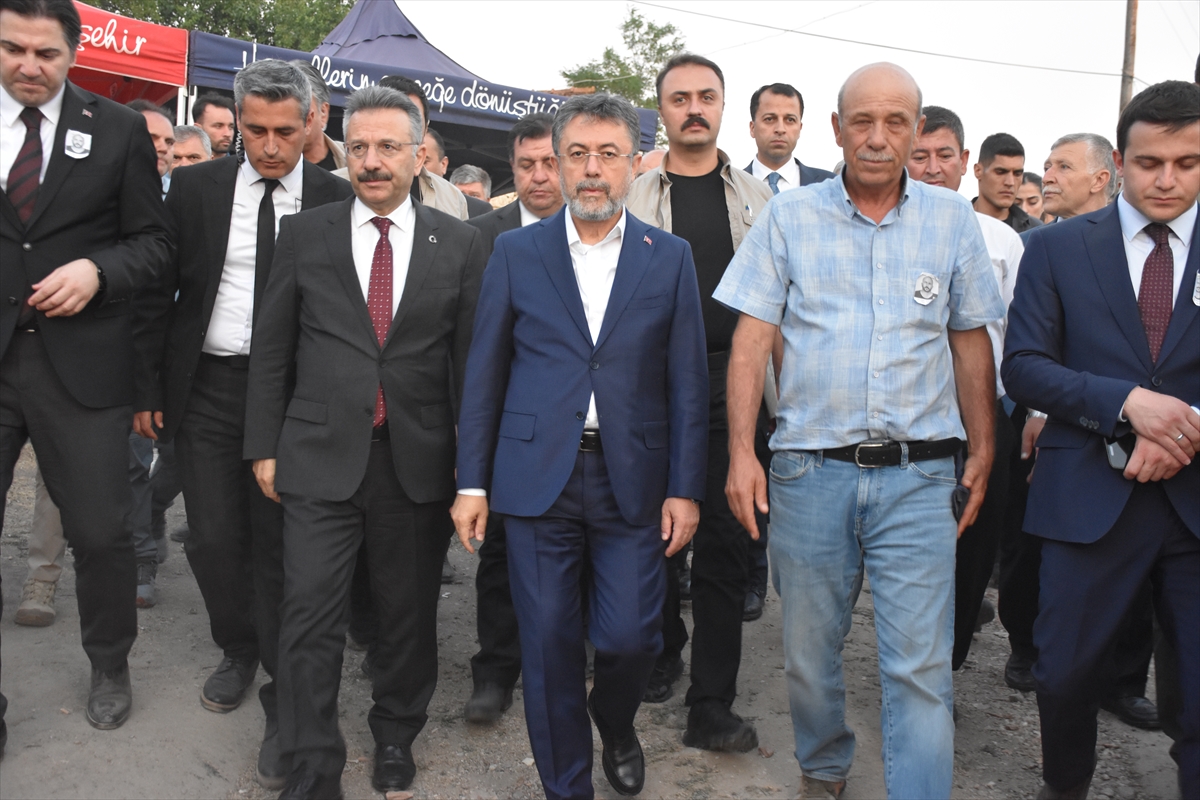 Bakan Yumaklı'dan Şehit Tolunay Kocaman'ın Ailesine Taziye Ziyareti