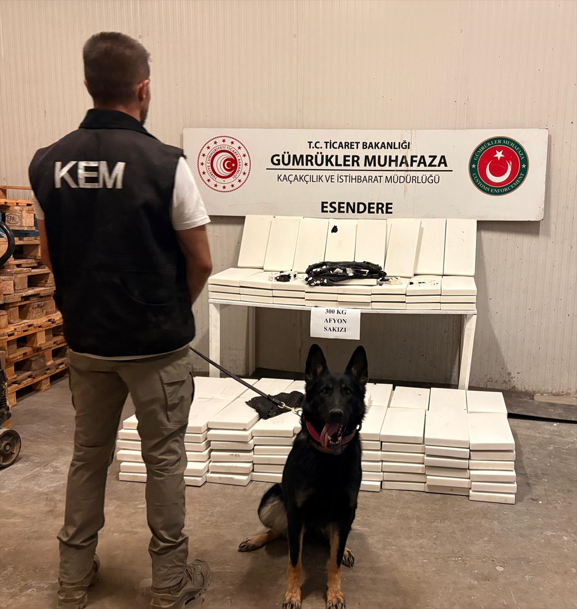 Hakkari Gümrük Kapısında Büyük Uyuşturucu Operasyonu: 300 Kilogram Afyon Sakızı Ele Geçirildi