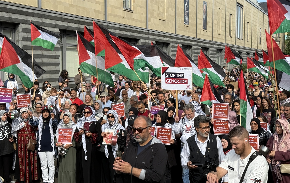 Berlin'de Filistin'e Destek Gösterisi Açlık Krizine Dikkat Çekiyor