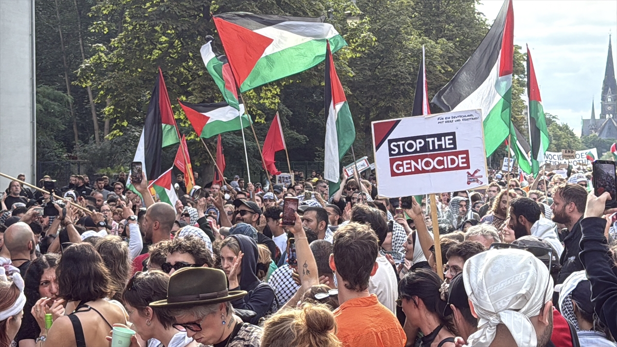 Berlin'de Filistin'e Destek Gösterisindeki Polis Müdahalesi Tepki Çekti
