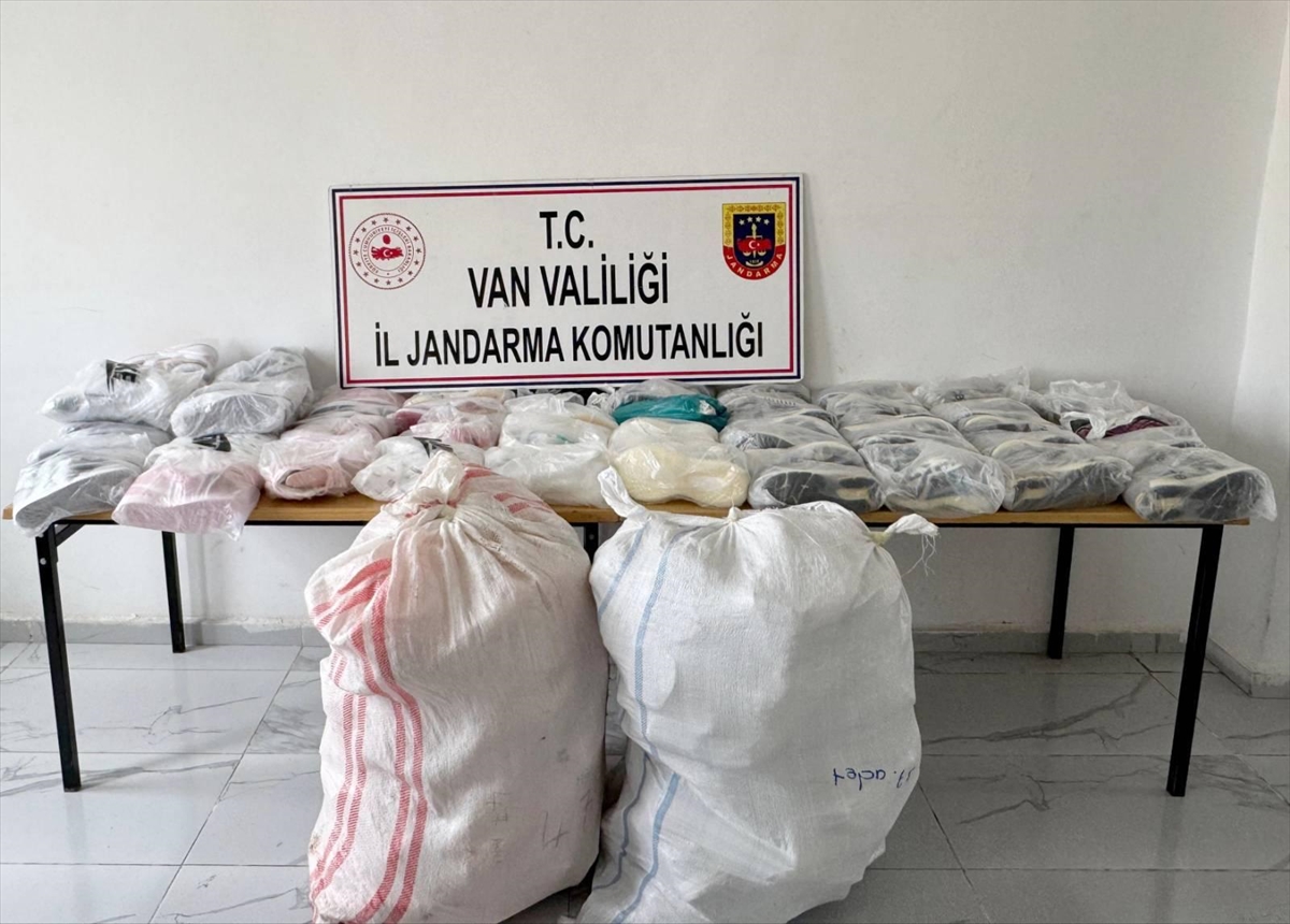 Van'da Gerçekleştirilen Kaçakçılık Operasyonlarında 28 Kişi Gözaltında
