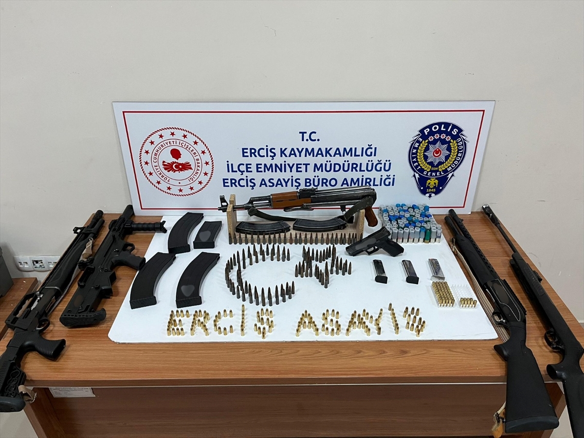 Van'da Geniş Kapsamlı Operasyon: 228 Kişi Yakalandı