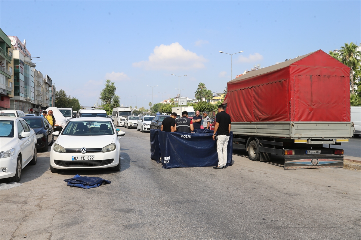Antalya'da Şüpheli Ölüm: Otomobilde Bir Kişi Hareketsiz Bulundu