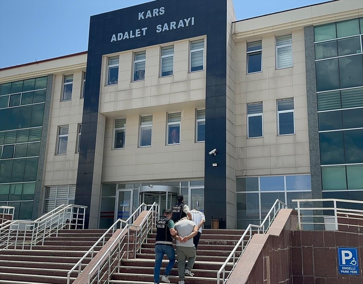 Kars Yolcu Otobüsünde Uyuşturucu Operasyonu Sonrası İki Tutuklama