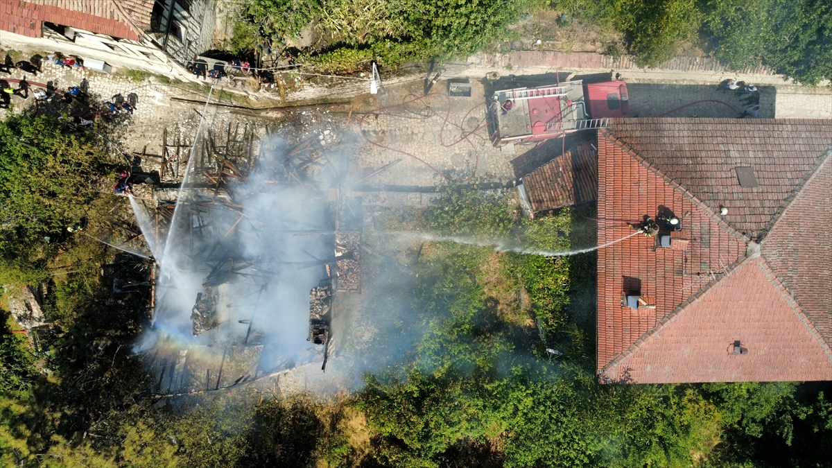 Safranbolu'da Tarihi Bir Konağın Yangınıyla Geçmişin İzleri Alevlere Karıştı