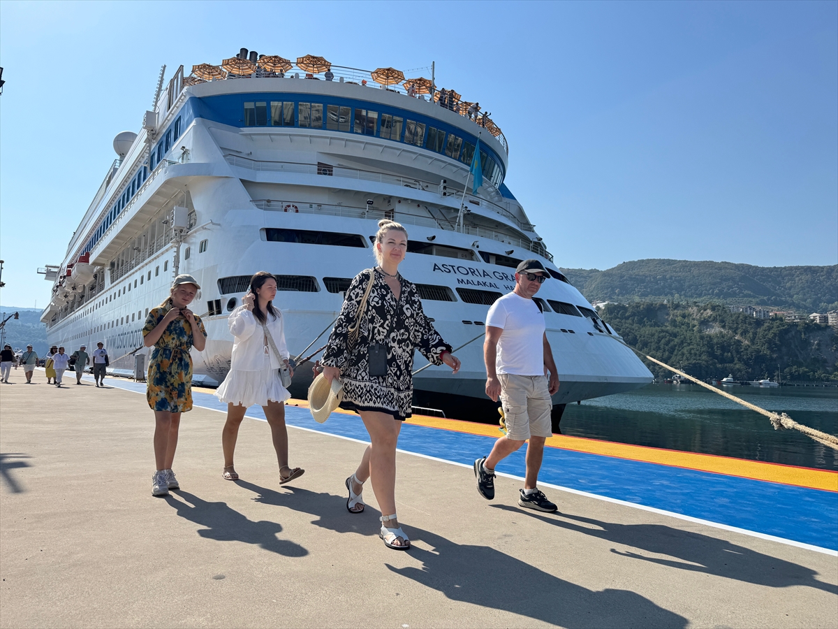 Astoria Grande'nin Amasra Limanı'na Gelişi Turizm Hareketliliği Yarattı