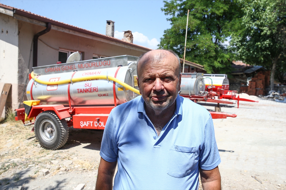 Bursa'da Cesur Çiftçi Yangın Söndürme Çalışmalarına Destek İçin Su Tankeri Bağışladı
