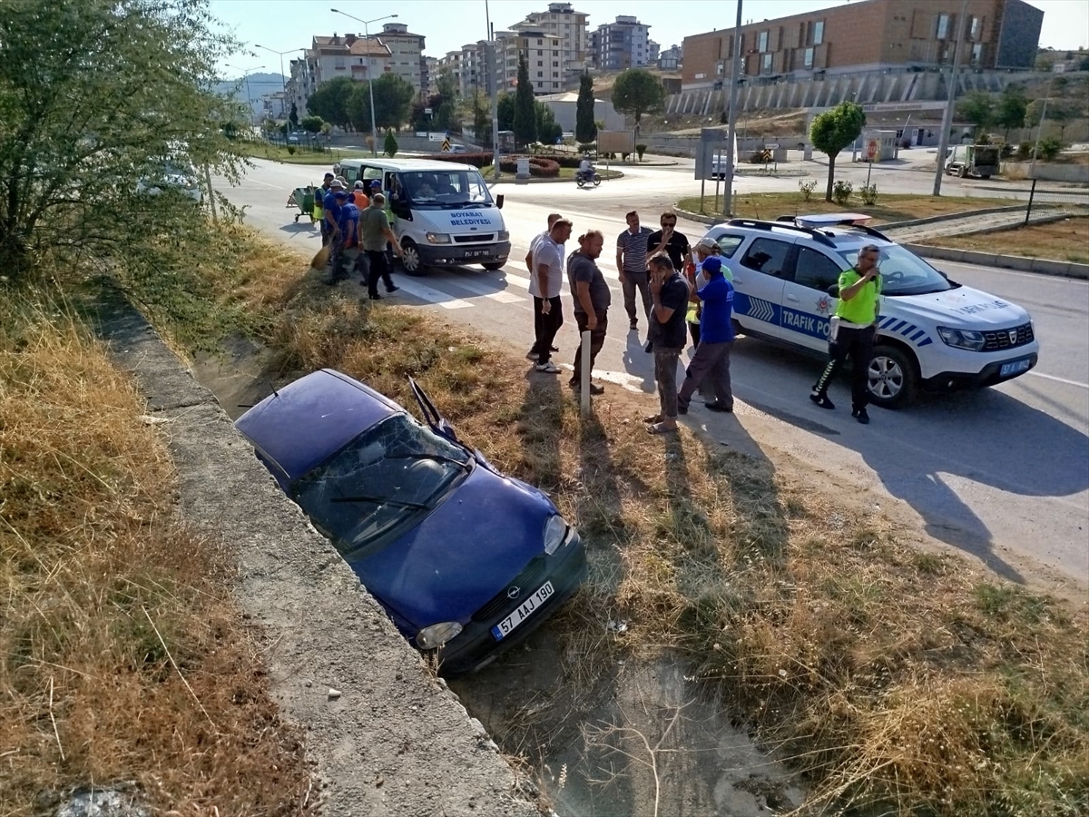 Sinop'ta Trafik Kazasında Anne ve Oğul Yaralandı