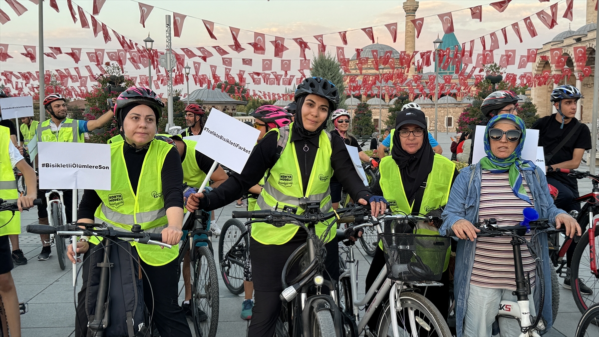 Konya'da Bisikletçiler Trafik Kurbanları İçin Pedal Çevirdi