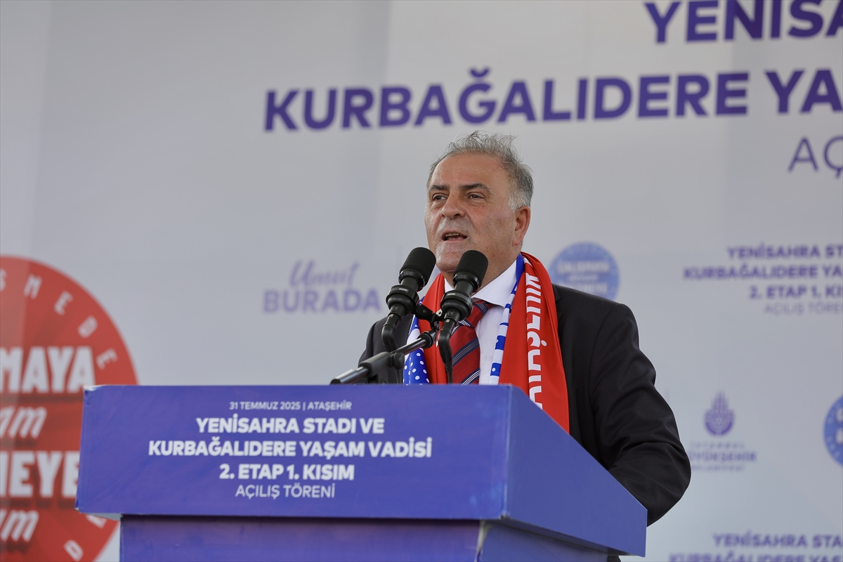 İstanbul'da Yenilenen Yenisahra Stadı Halkın Hizmetine Sunuldu