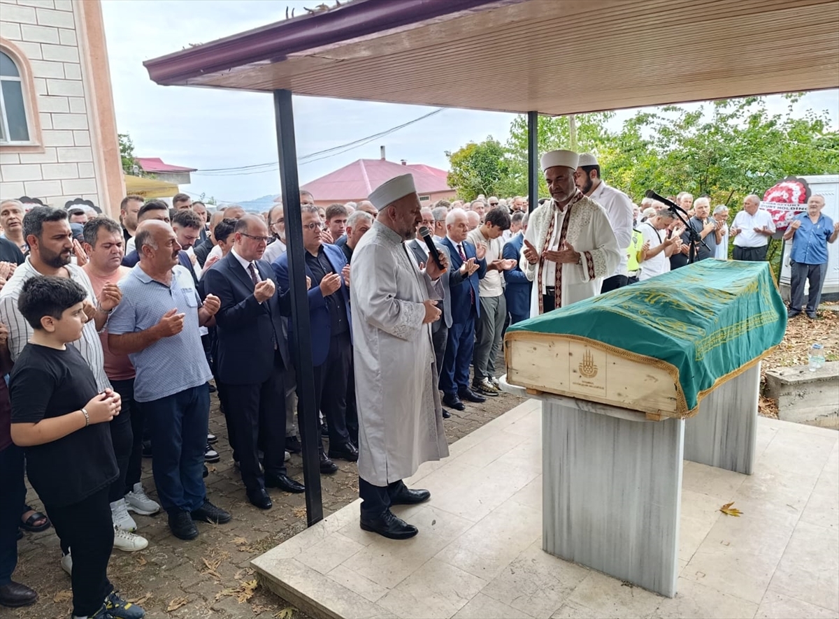 Cem Küçük'ün Babası Erdal Küçük Giresun'da Son Yolculuğuna Uğurlandı