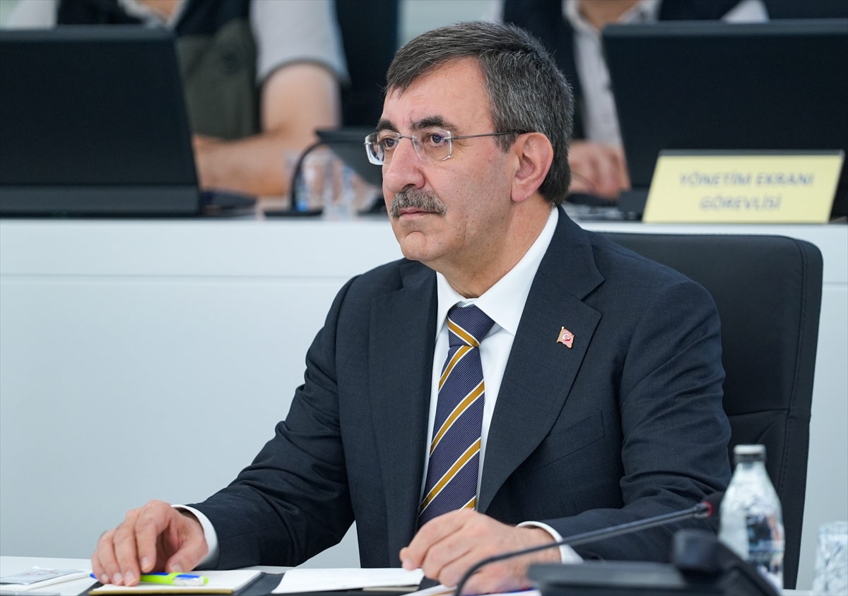 Cumhurbaşkanı Yardımcısı Yılmaz'dan Orman Yangınlarıyla Mücadelede Kararlılık Mesajı