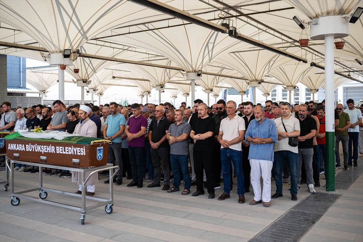 Ankara'daki Tartışmada Hayatını Kaybeden Kadın Son Yolculuğuna Uğurlandı