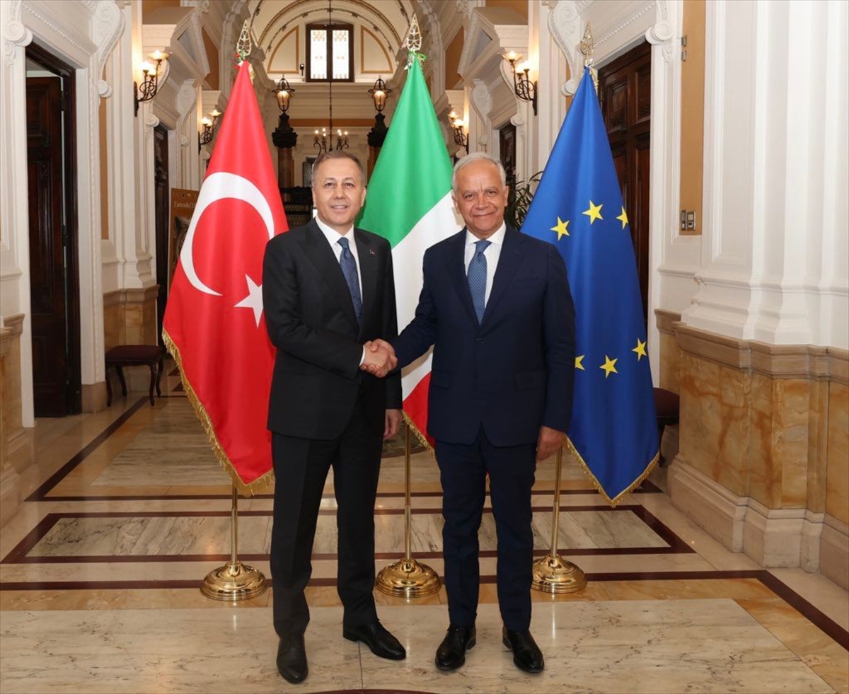 Bakan Yerlikaya ve Piantedosi Güvenlik İşbirliği İçin Roma'da Bir Araya Geldi