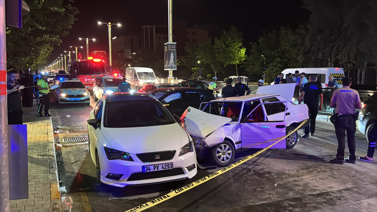 Elazığ'da Zincirleme Trafik Kazası Can Yaktı: Ölü ve Yaralılar Var