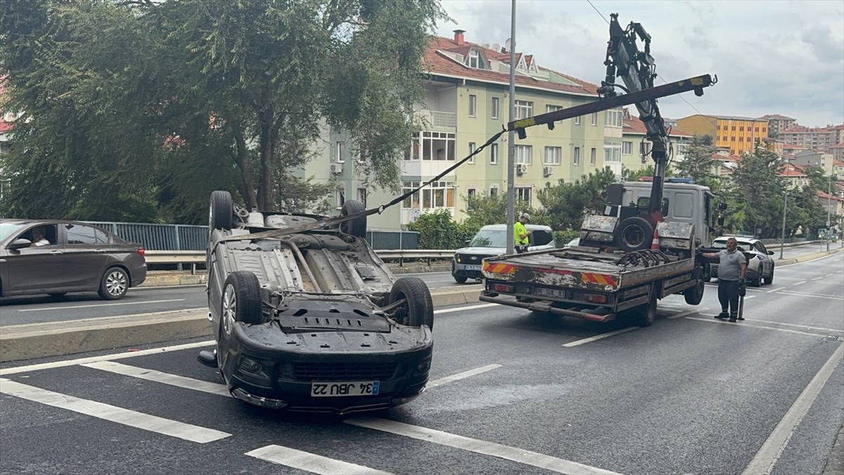 Sarıyer'de Ters Dönen Araç Kaza Yarattı: Sürücü Yaralandı