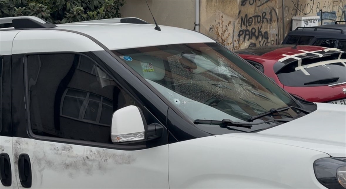 İstanbul'da Silahlı Saldırı: Eyüpsultan'da Evinin Önünde Vuruldu