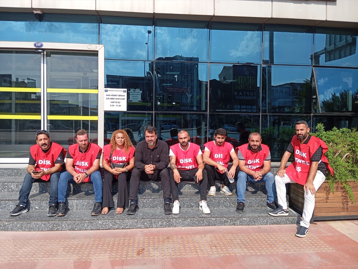 İzmir Karabağlar'da Emekçilerden Ödeme Krizine Karşı Protesto