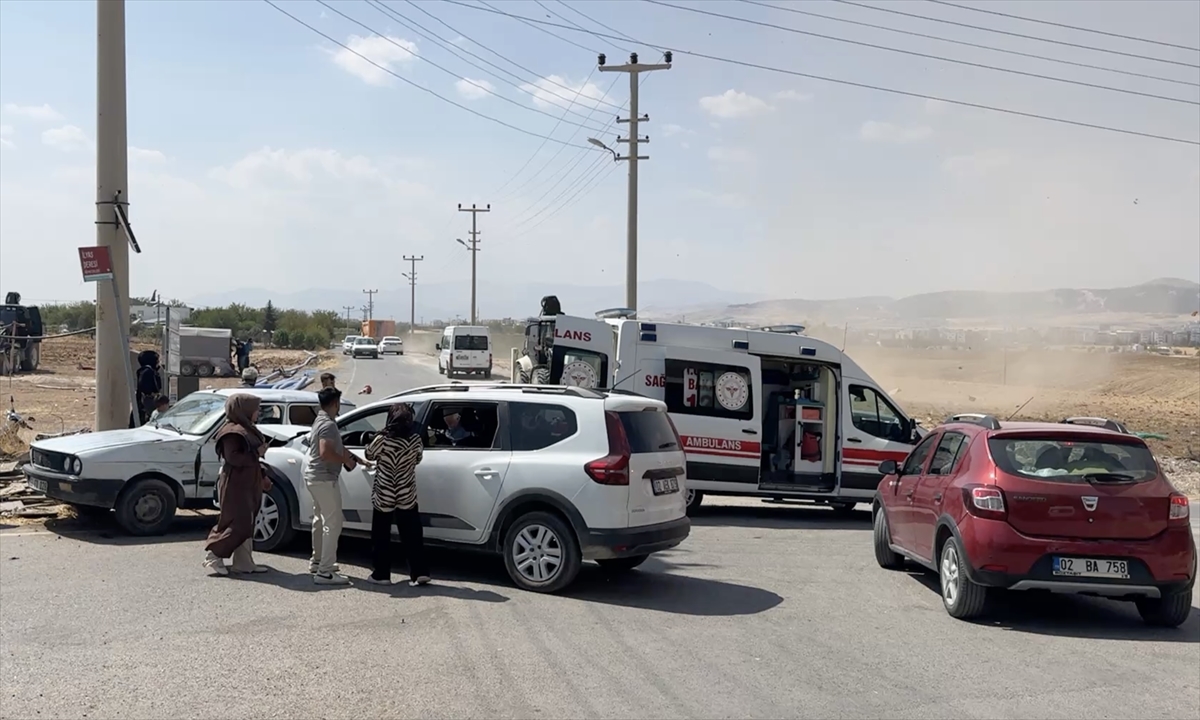 Adıyaman'da Trafik Kazası Beş Yaralıyla Sonuçlandı
