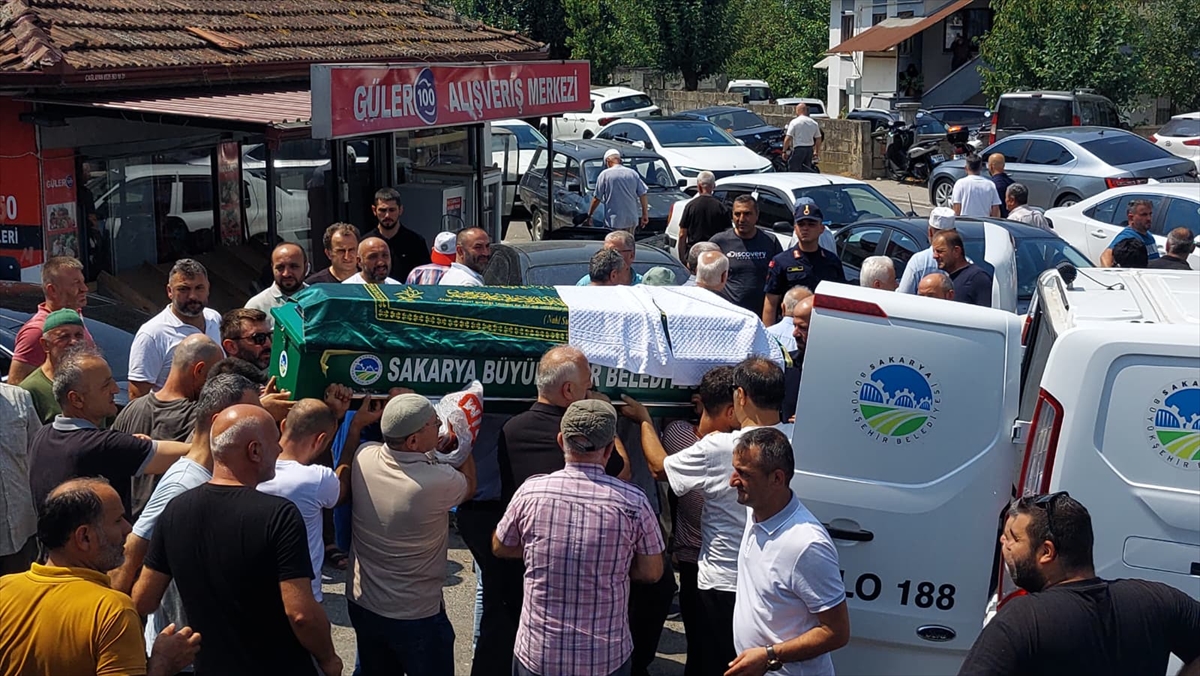 Sakarya'da Asansör Faciası: Eski Belediye Başkanı Gençağa Koç Hayatını Kaybetti