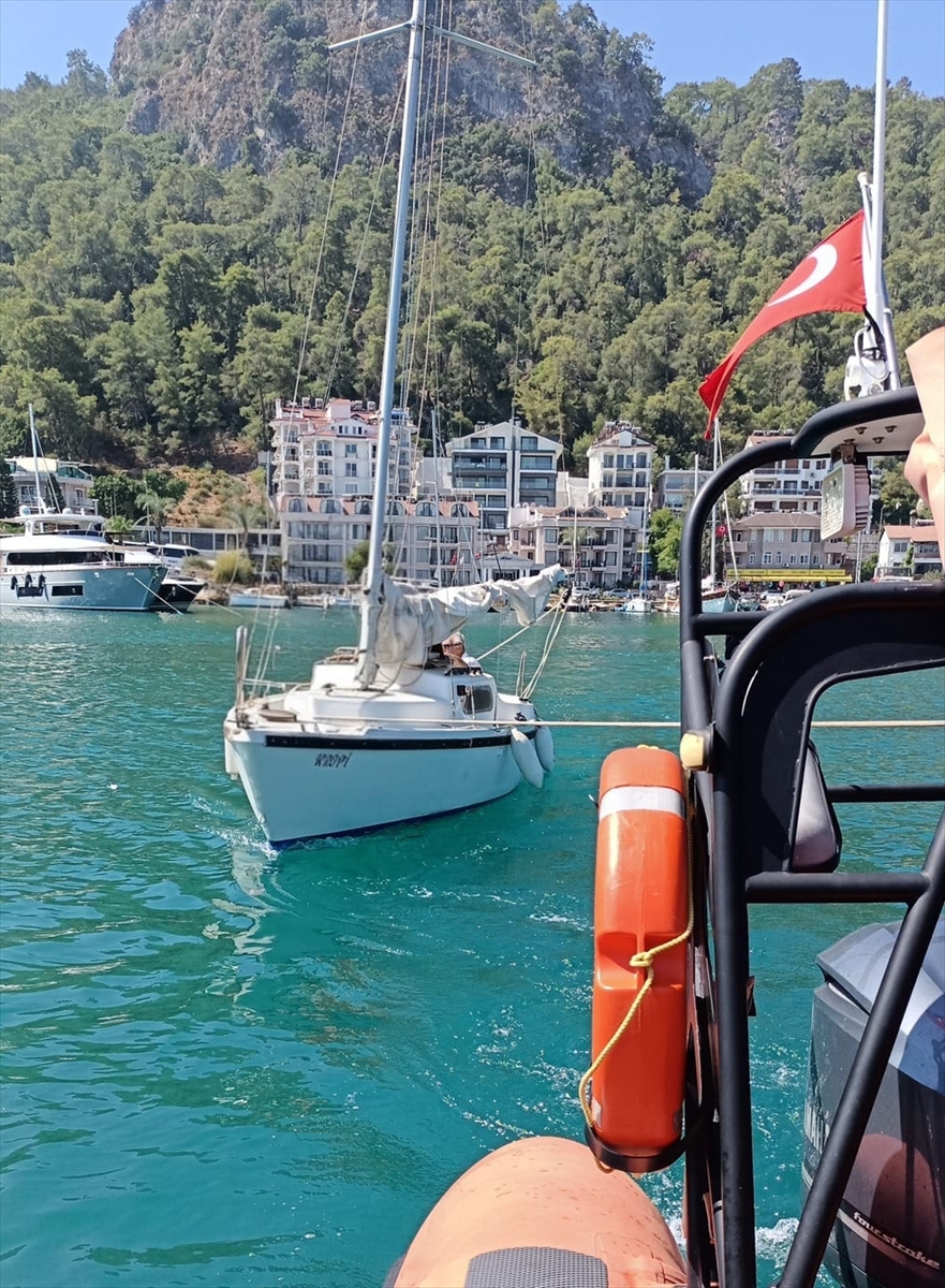 Fethiye'de Denizde Mahsur Kalan 2 Kişinin Heyecan Dolu Kurtarılışı