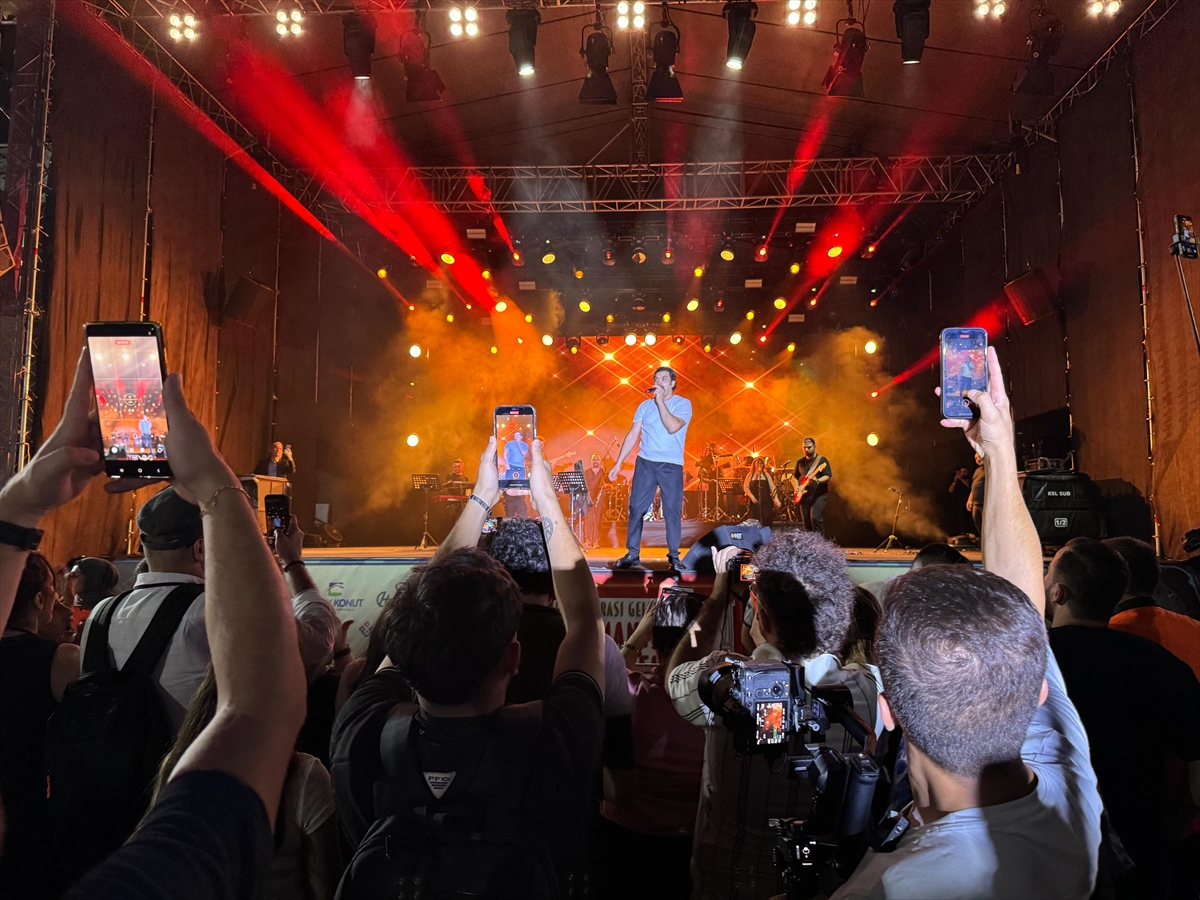 Kahramanmaraş'ta Ağustos Fuarı Bayhan'ın Performansıyla Şenlendi