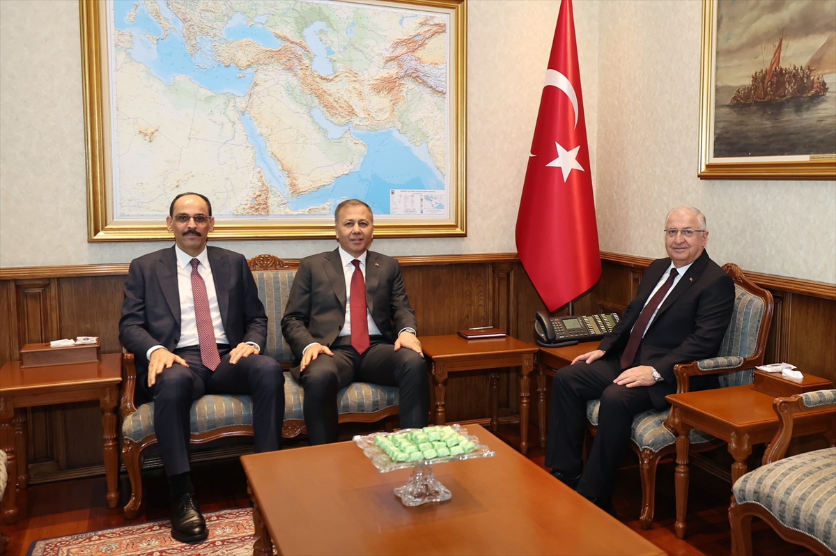 Ankara'da Kritik Zirve: Savunma Bakanı, İçişleri Bakanı ve MİT Başkanı Bir Araya Geldi