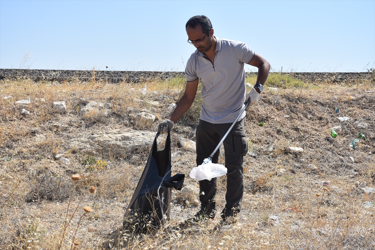 Karaman'da Akademisyen Çevre Bilinci İçin Çöpleri Topladı