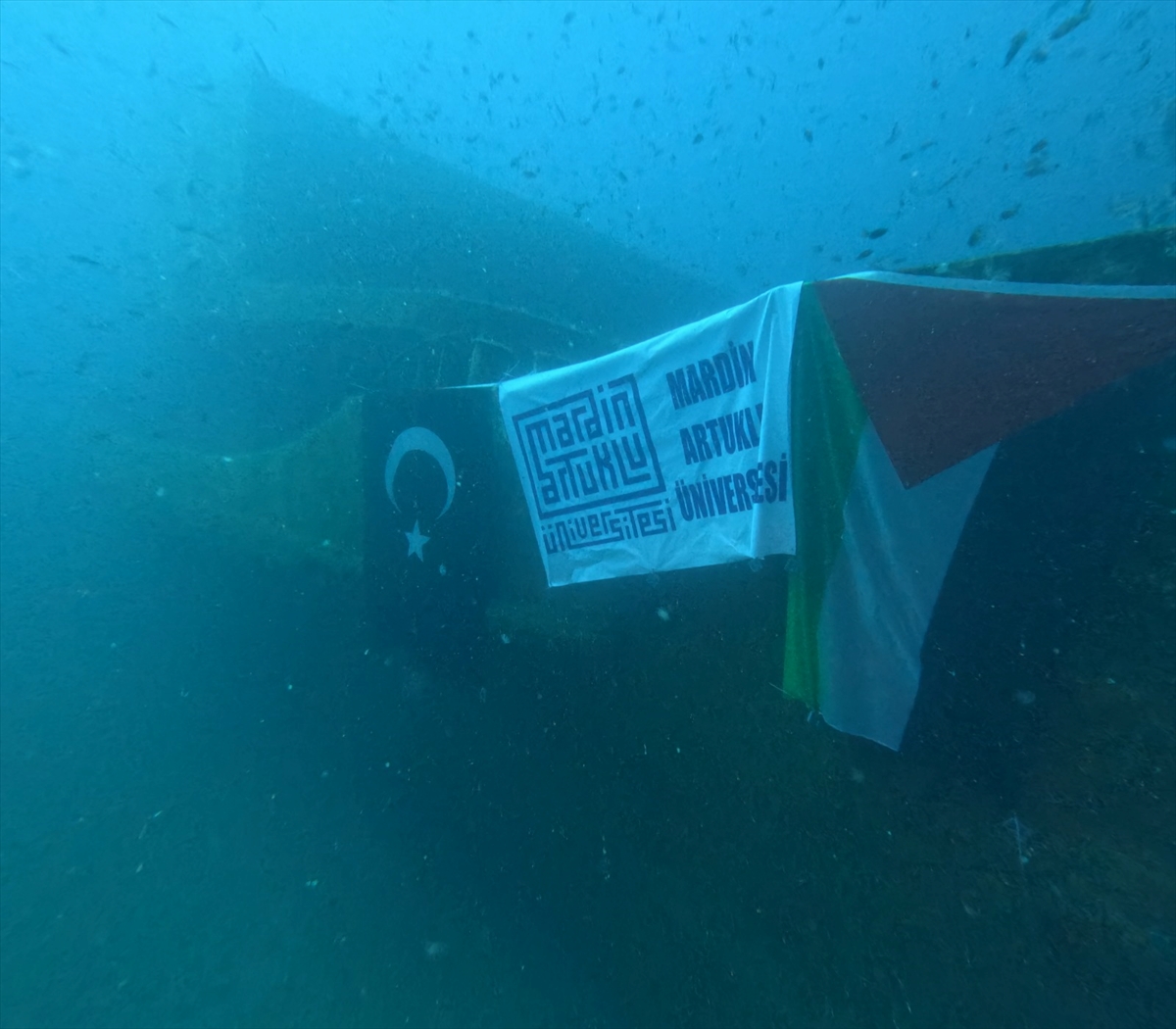 Türk Dalgıçlardan Su Altında Anlam Dolu Eylem: Türk ve Filistin Bayrakları Açıldı