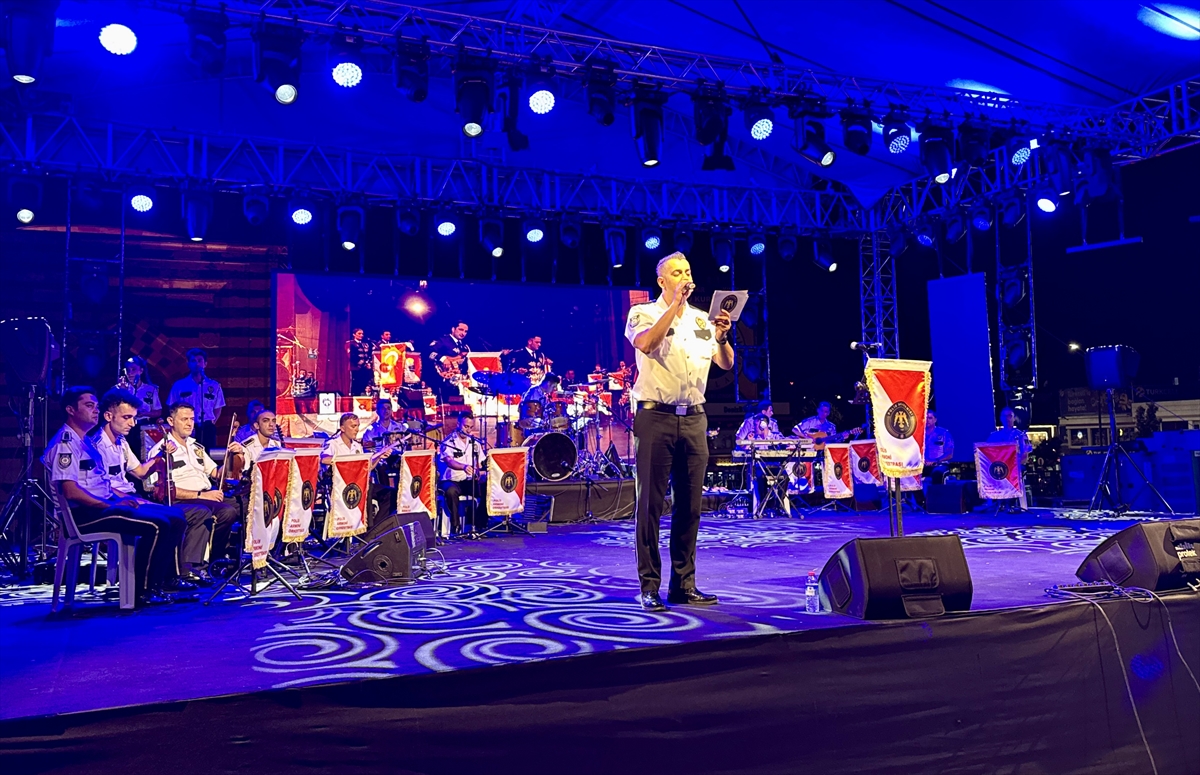 Polis Akademisi Armoni Orkestrası Kırşehir'de Neşet Ertaş'ı Türküleriyle Andı