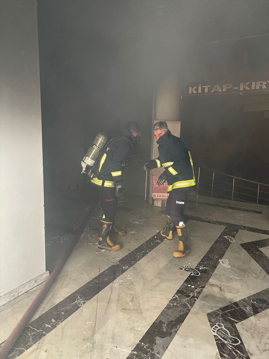 Van'daki İş Merkezinde Çıkan Yangın Korkuttu
