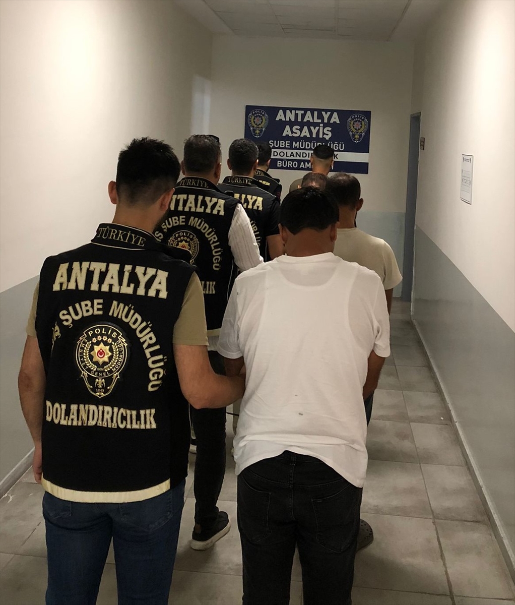 Antalya Polisi Dolandırıcılara Geçit Vermedi: Dört Tutuklama Gerçekleşti