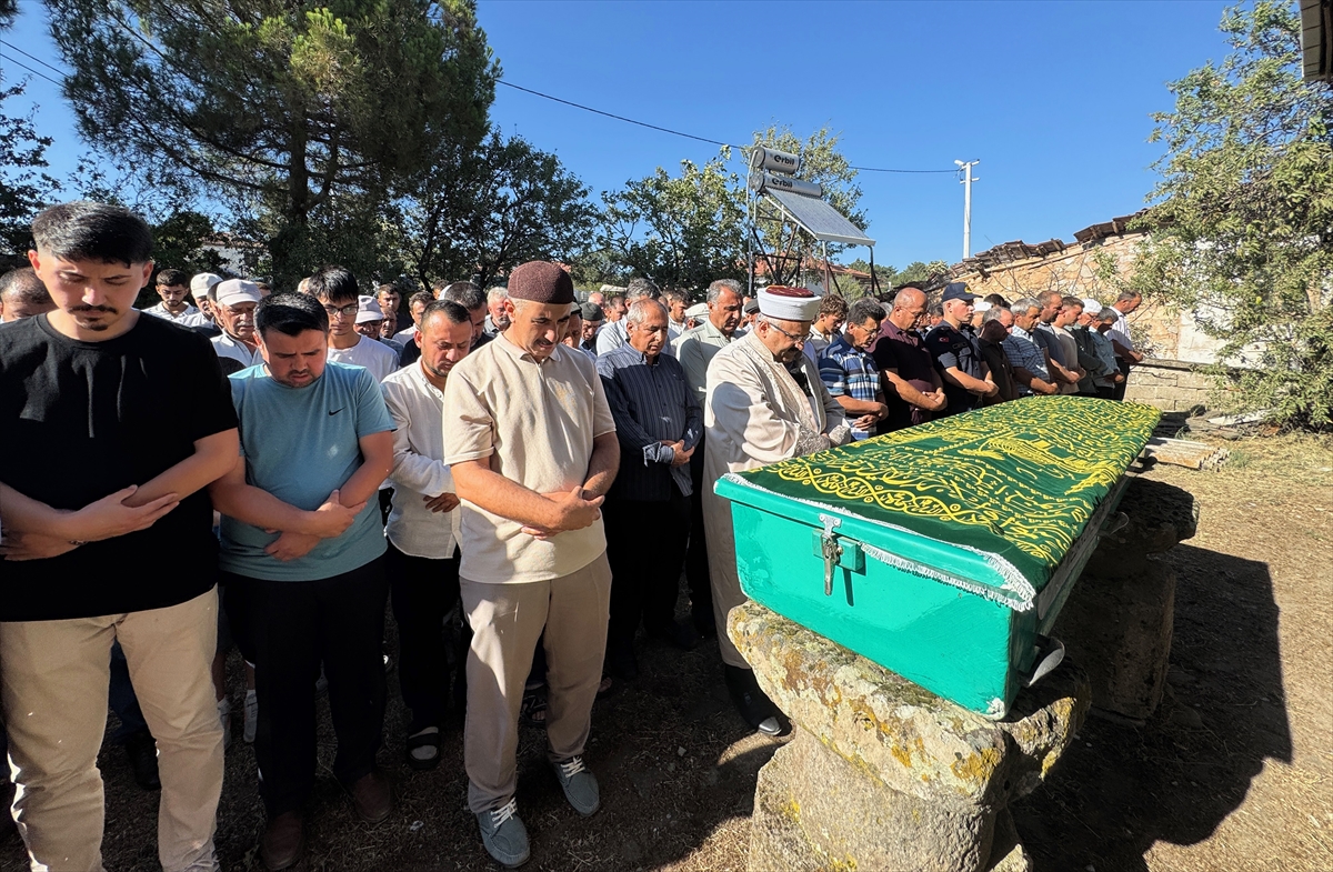 Manisa'da Cami Faciası: Mihrapta Düşen Taç Can Aldı