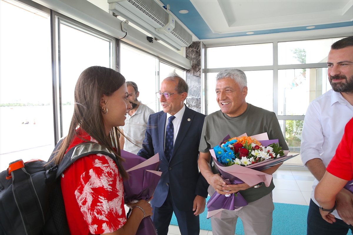 Milli Atlet Edibe Yağız Finlandiya'dan Başarıyla Döndü Van'da Coşkuyla Karşılandı