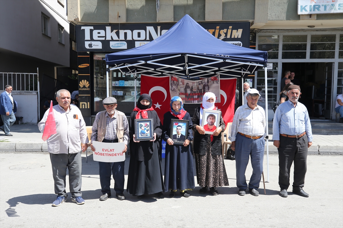 Muş'ta Evlat Nöbeti Sürüyor: Aileler Hala Umutla Bekliyor