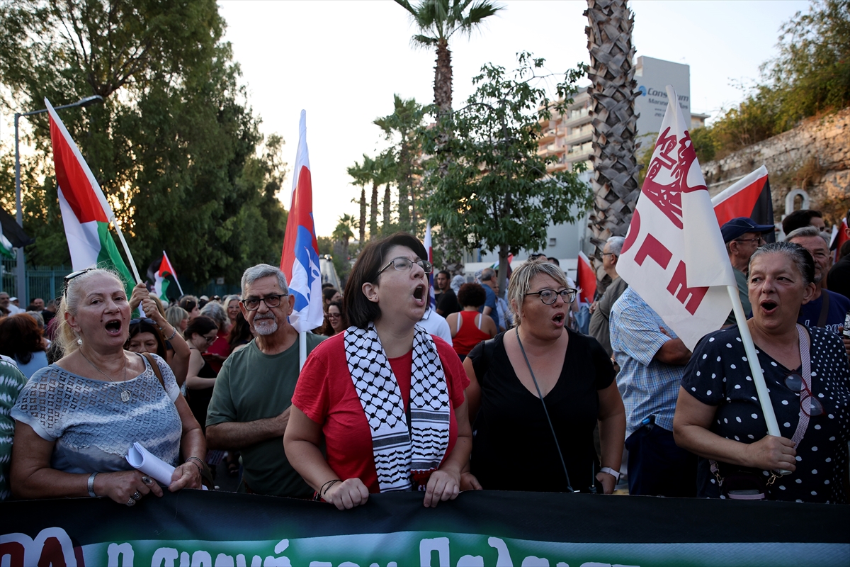 Pire Limanı'nda Gergin Anlar: Filistin Destekçileri İsrail Gemisini Protesto Etti