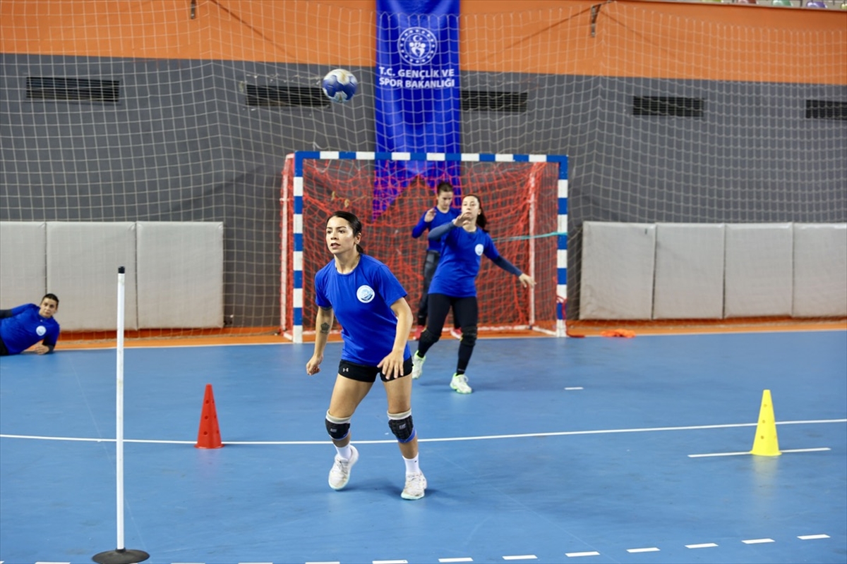 Kübra Akçayoğlu Hentbol Dünyasında Kalpleri Fethediyor