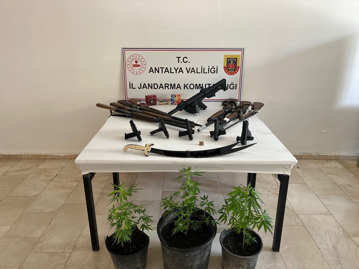 Antalya'nın Serik İlçesinde Ruhsatsız Silah Operasyonu: Şaşırtan Detaylar