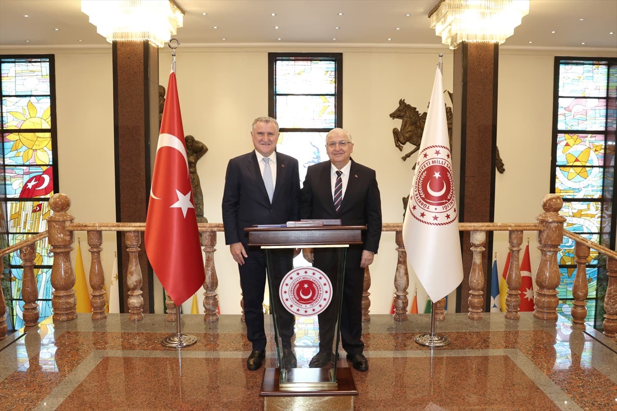Ankara'da Kritik Buluşma: Bakanlar Savunma ve Spor İçin Bir Arada