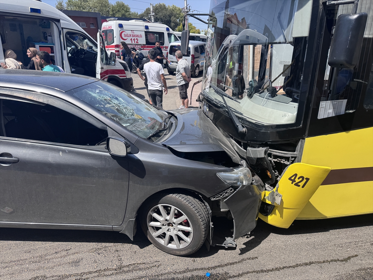 Bursa Trafik Kazası: Yolcu Otobüsü Otomobille Çarpıştı, 6 Yaralı Var