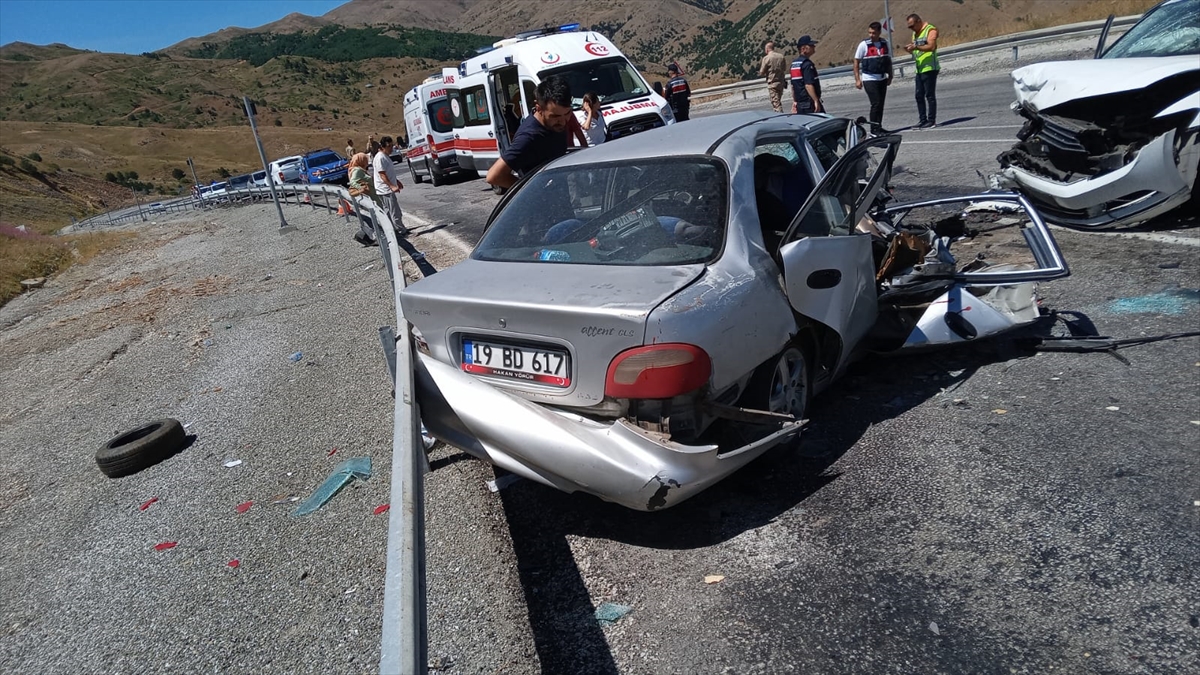 Erzincan'da Korkunç Kaza Sonrası Yol Trafiğe Kapandı