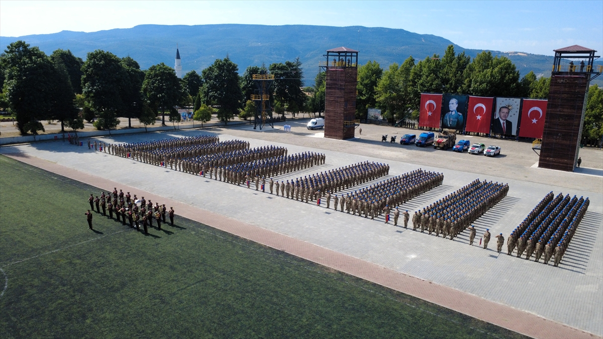 Karabük'te Heyecan Dolu Mezuniyet: 1619 Uzman Erbaş Jandarma ve Sahil Güvenlik'e Katıldı