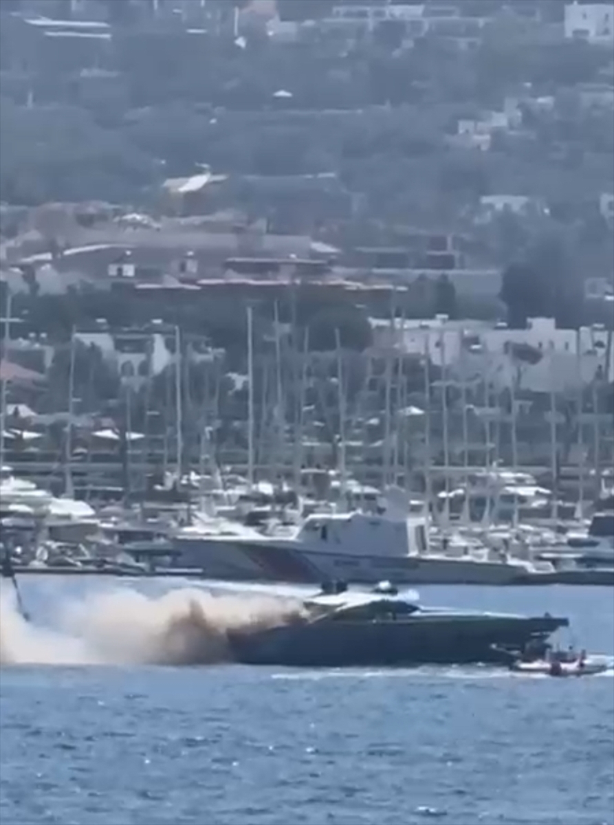 Bodrum'da Lüks Motoryatta Çıkan Yangın Paniğe Sebep Oldu