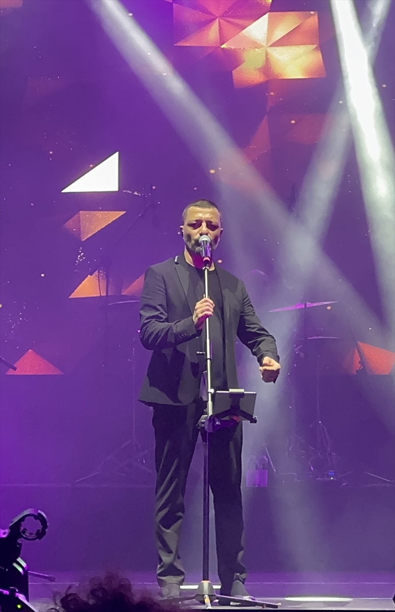 Kahramanmaraş'ta Müziğin Sesi Yükseldi Mehmet Erdem Konserinde Coştu