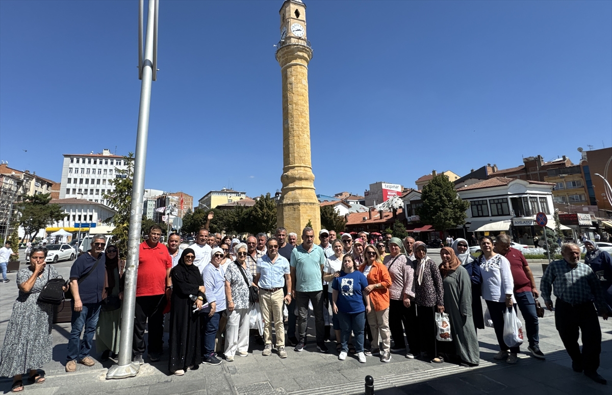 Asker Arkadaşlardan 40 Yıl Sonra Duygusal Buluşma